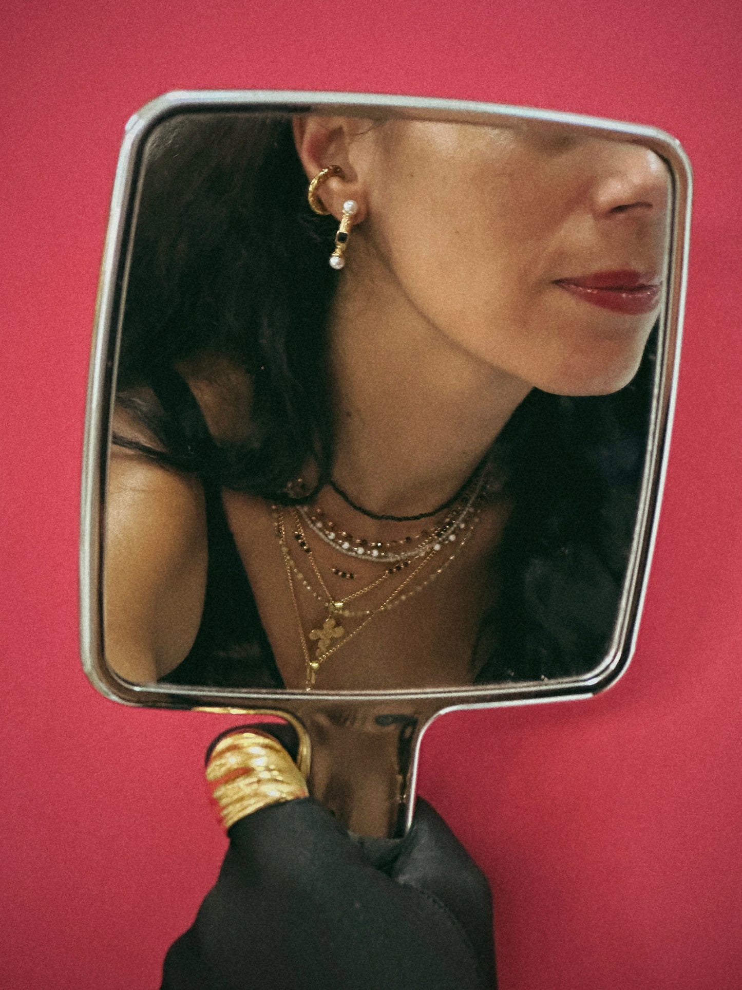 EAR CUFF MARTELADO DOURADO EM AÇO INOXIDÁVEL