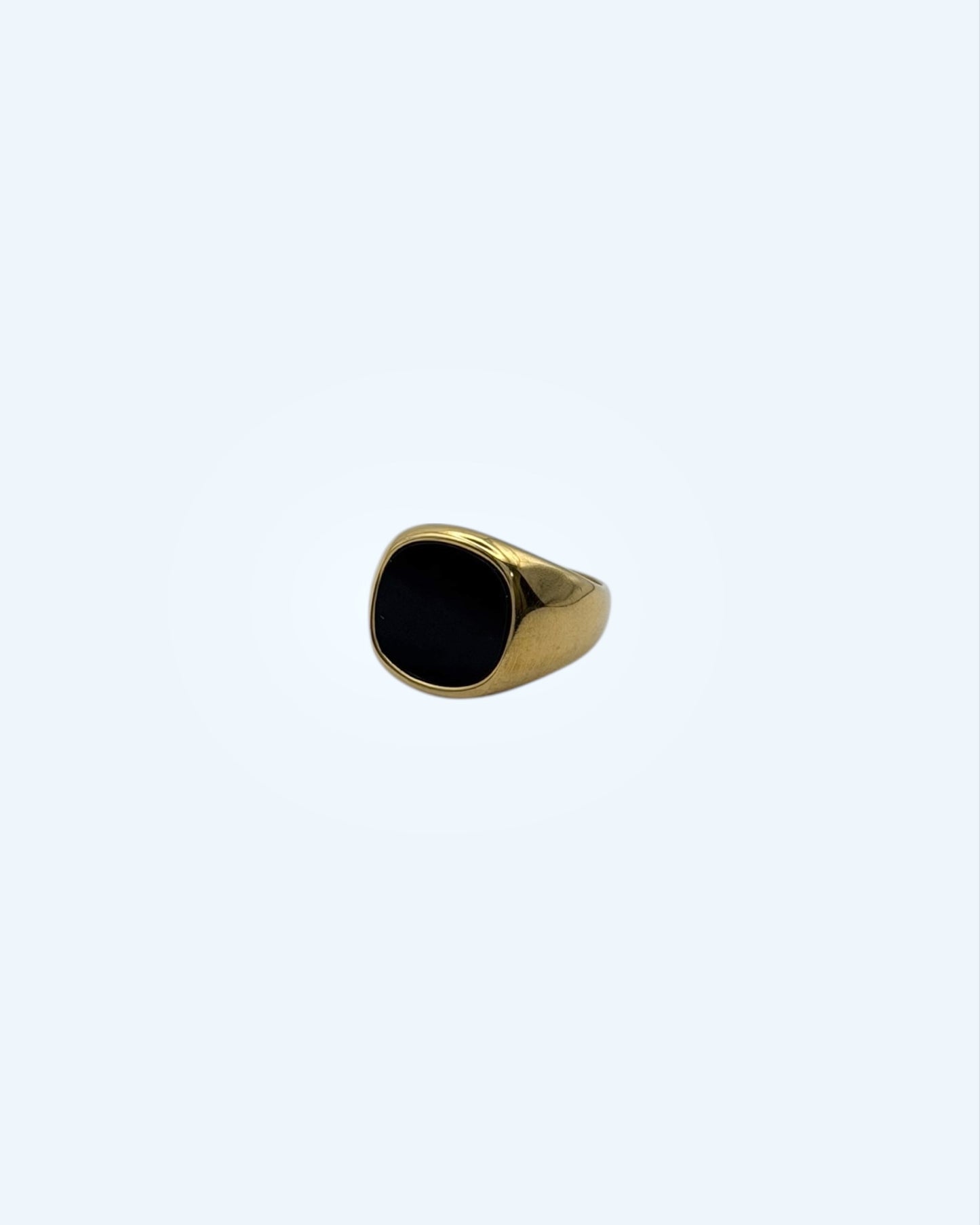 ANEL SIGNET GOLD-BLACK EM AÇO INOXIDÁVEL DOURADO