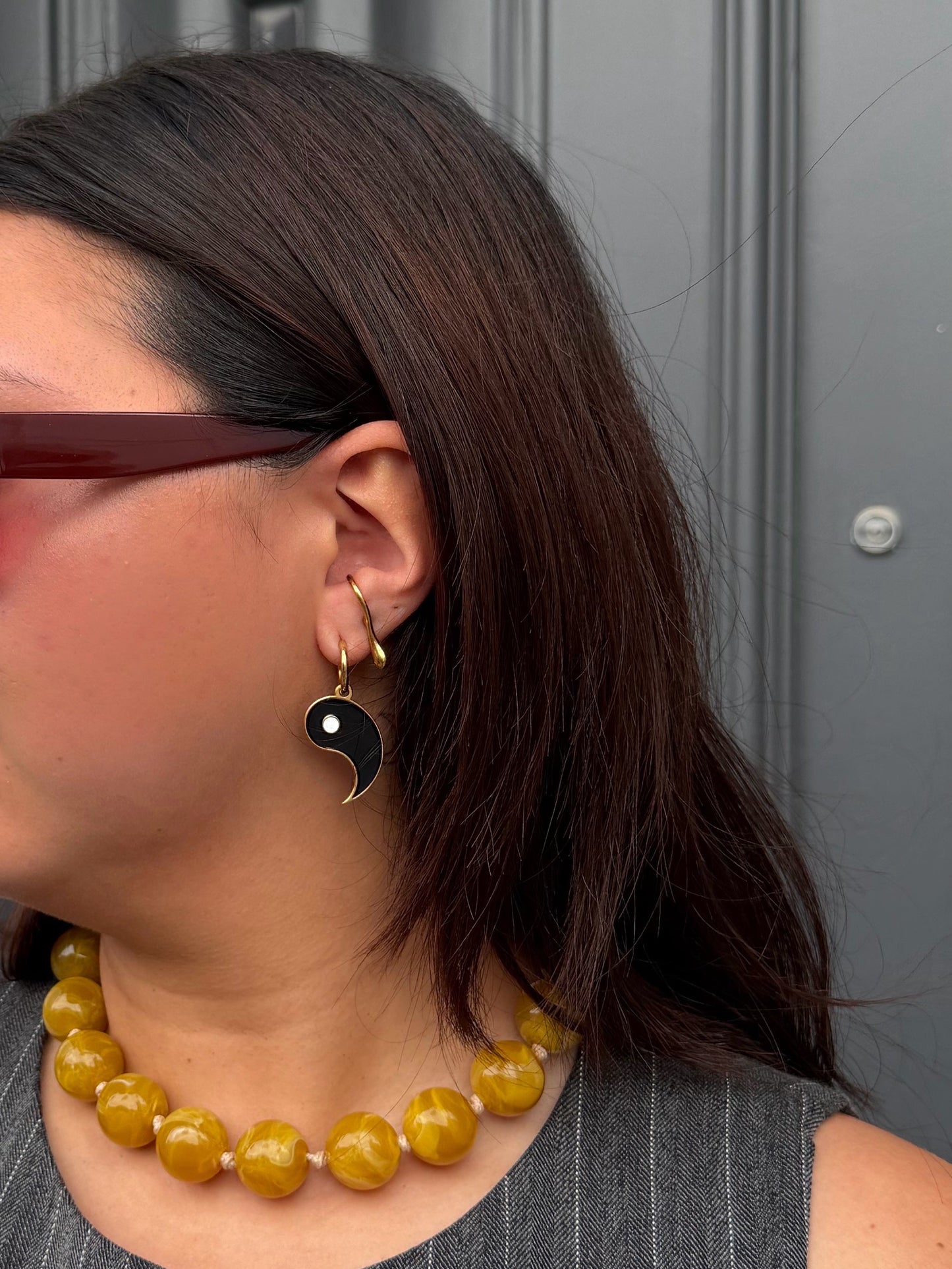 BRINCOS ARGOLA YIN YANG EM AÇO INOXIDÁVEL