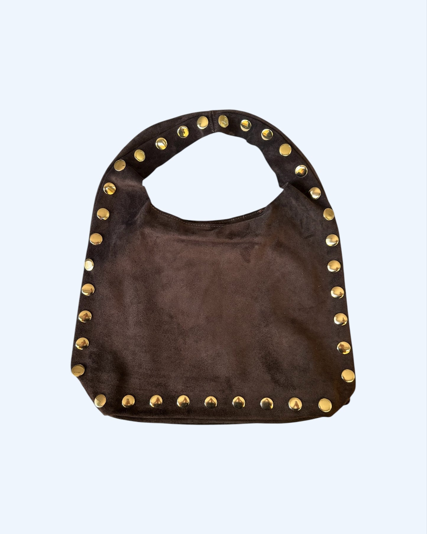 Mala Latte de ombro camurça com tachas douradas