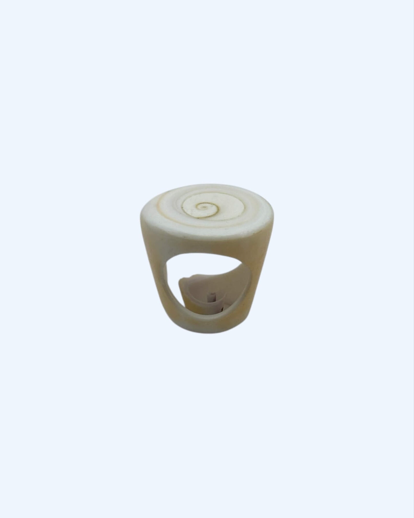 ANEL BÚZIO NATURAL BEGE COM ESPIRAL LISA