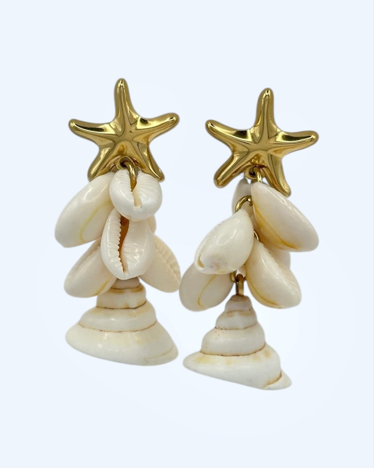 BRINCOS ESTRELA-DO-MAR EM AÇO COM BÚZIOS NATURAIS