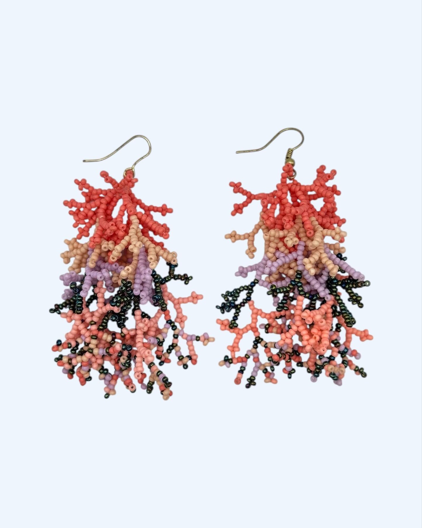 BRINCOS HANDMADE DE MISSANGAS EM FORMA DE CORAL