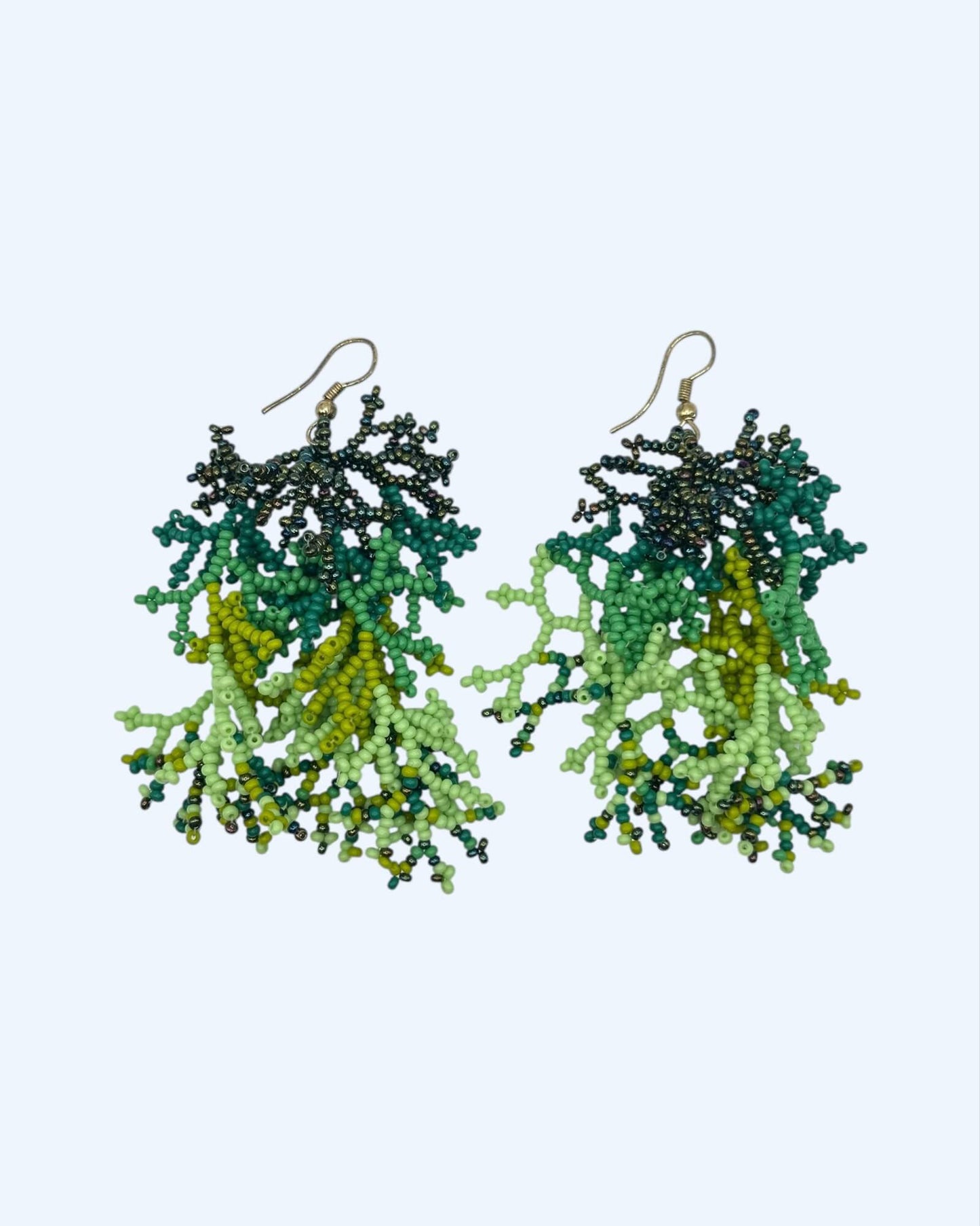 BRINCOS HANDMADE DE MISSANGAS EM FORMA DE CORAL