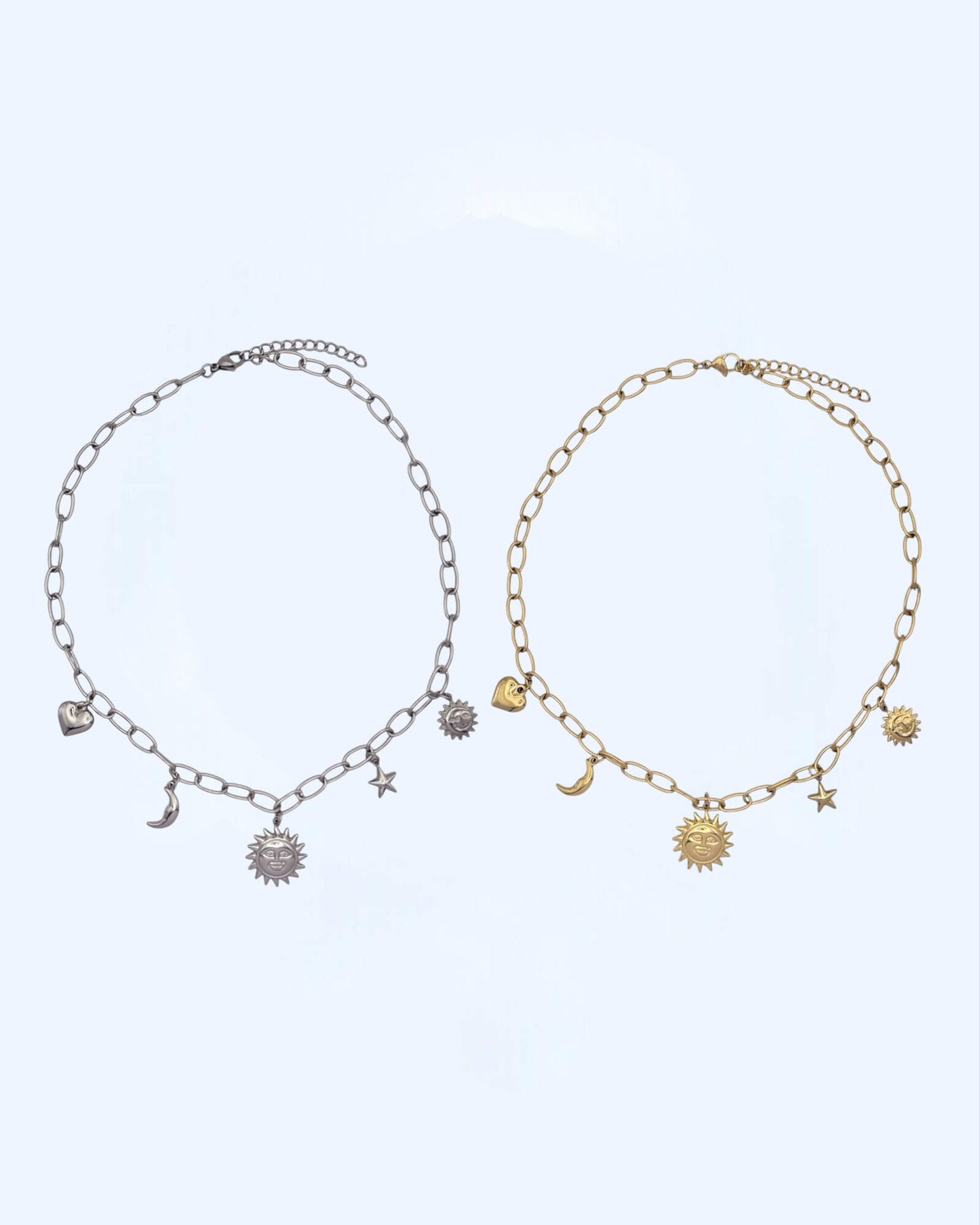 COLAR PRATEADO EM AÇO COM MEDALHAS DE SOL, LUA, ESTRELA E CORAÇÃO