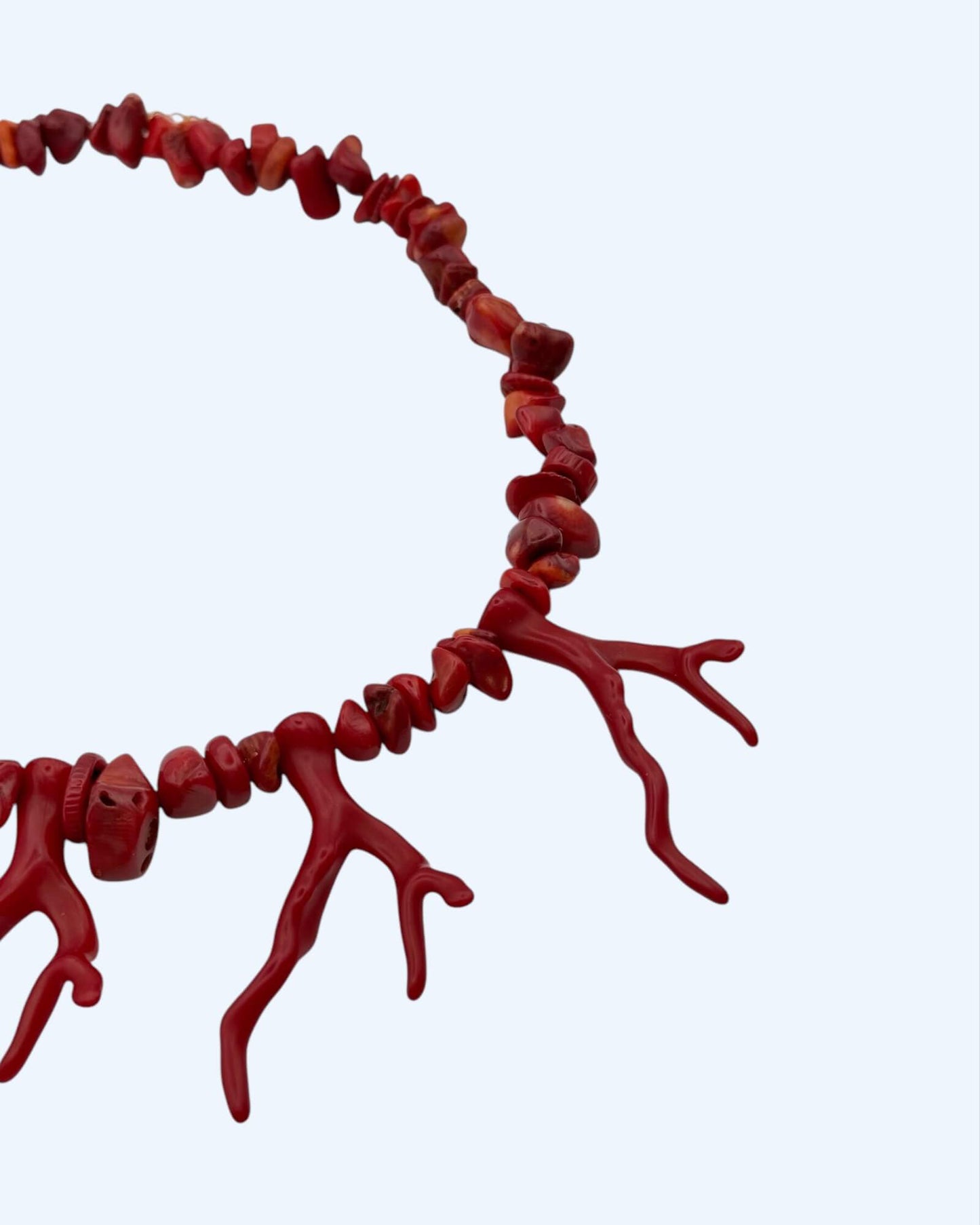 COLAR BOLD CORAL EM PEDRAS E RESINA
