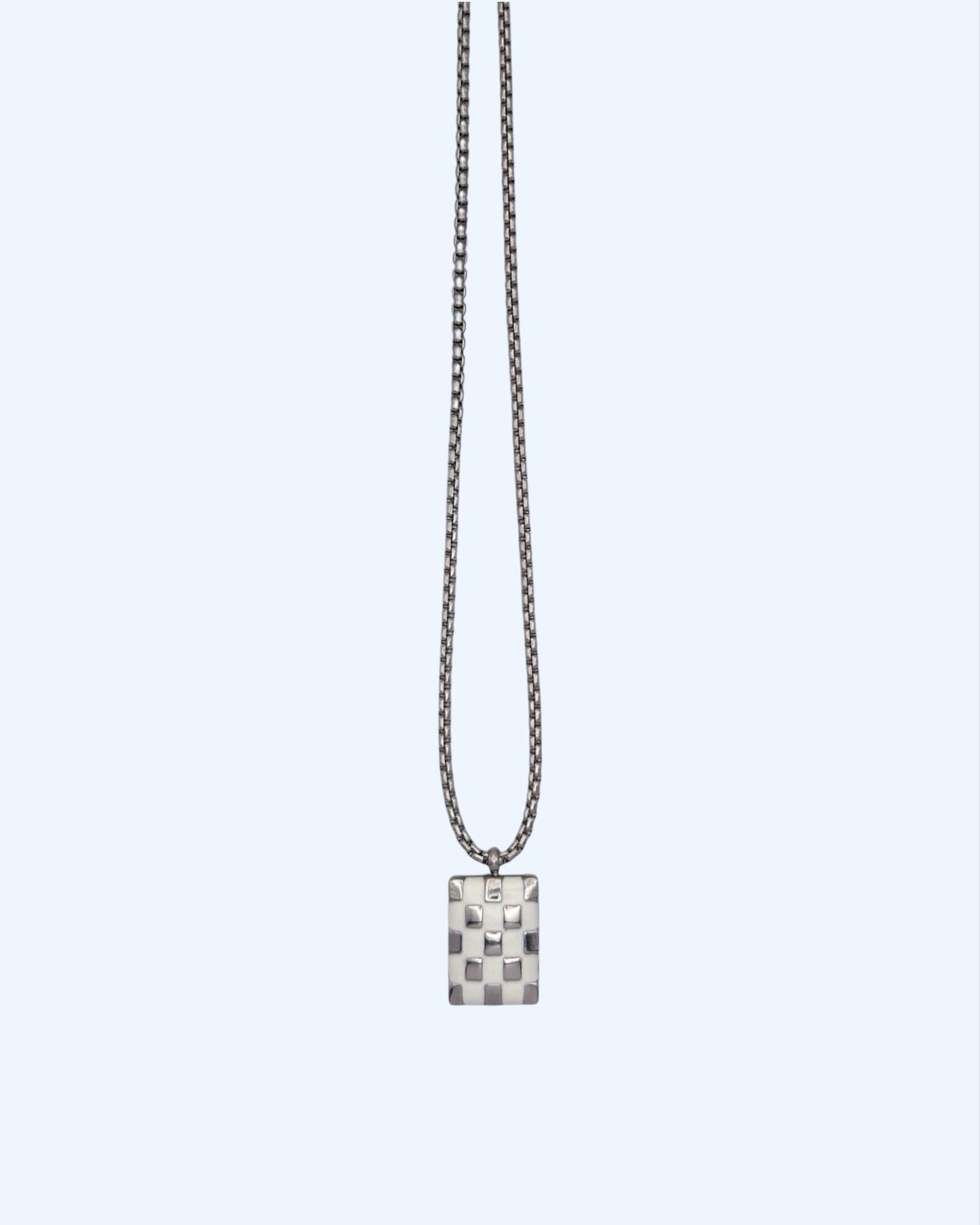 COLAR BOX CHAIN MEDALHA XADREZ EM AÇO