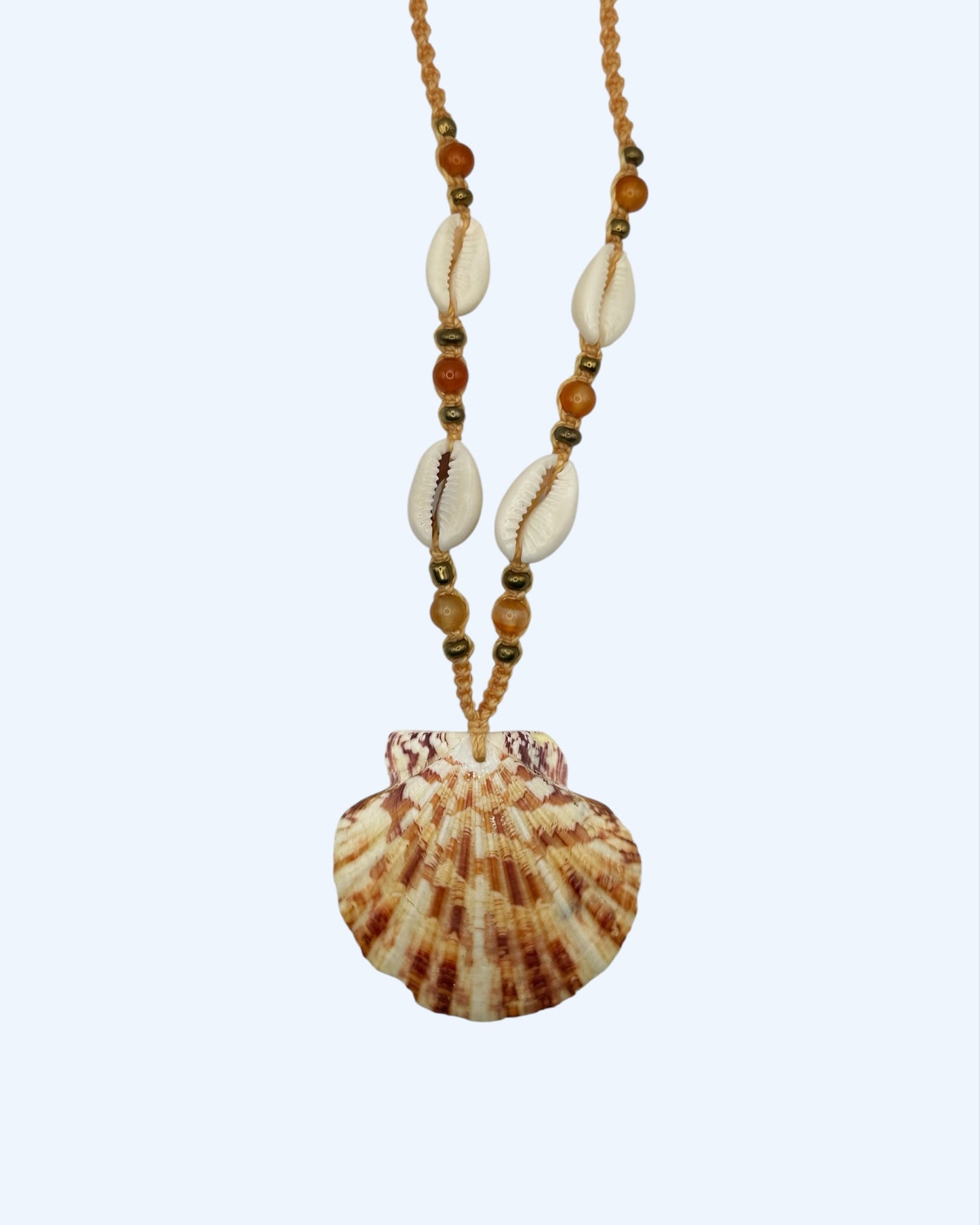 NECKLACE WITH NATURAL COWRY SHELLS