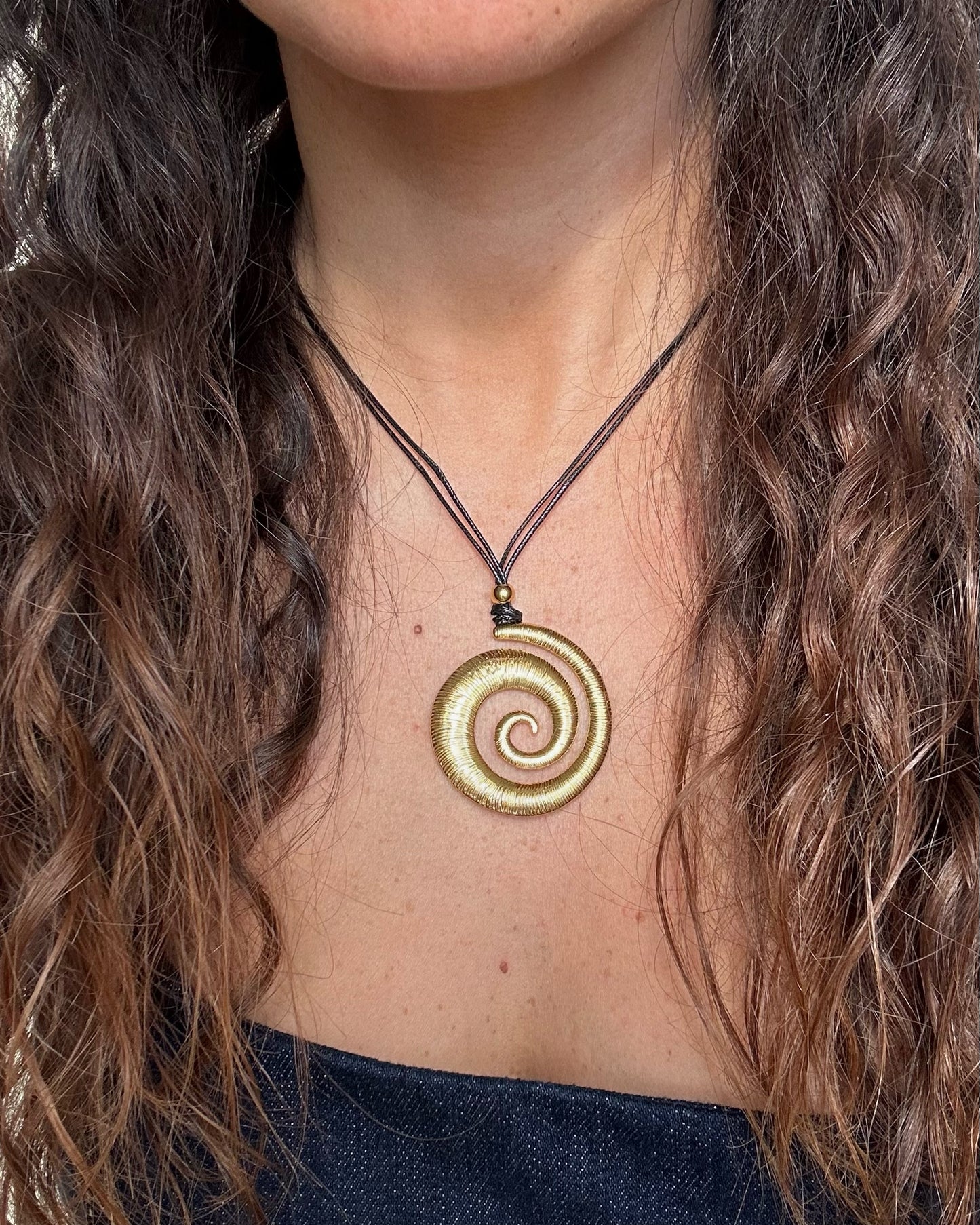 COLAR CORDÃO COM ESPIRAL em aço inoxidável