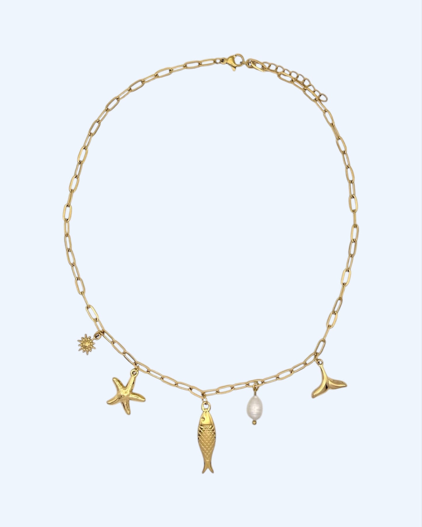 COLAR SARDINHA E MIX DE PENDENTES EM AÇO DOURADO