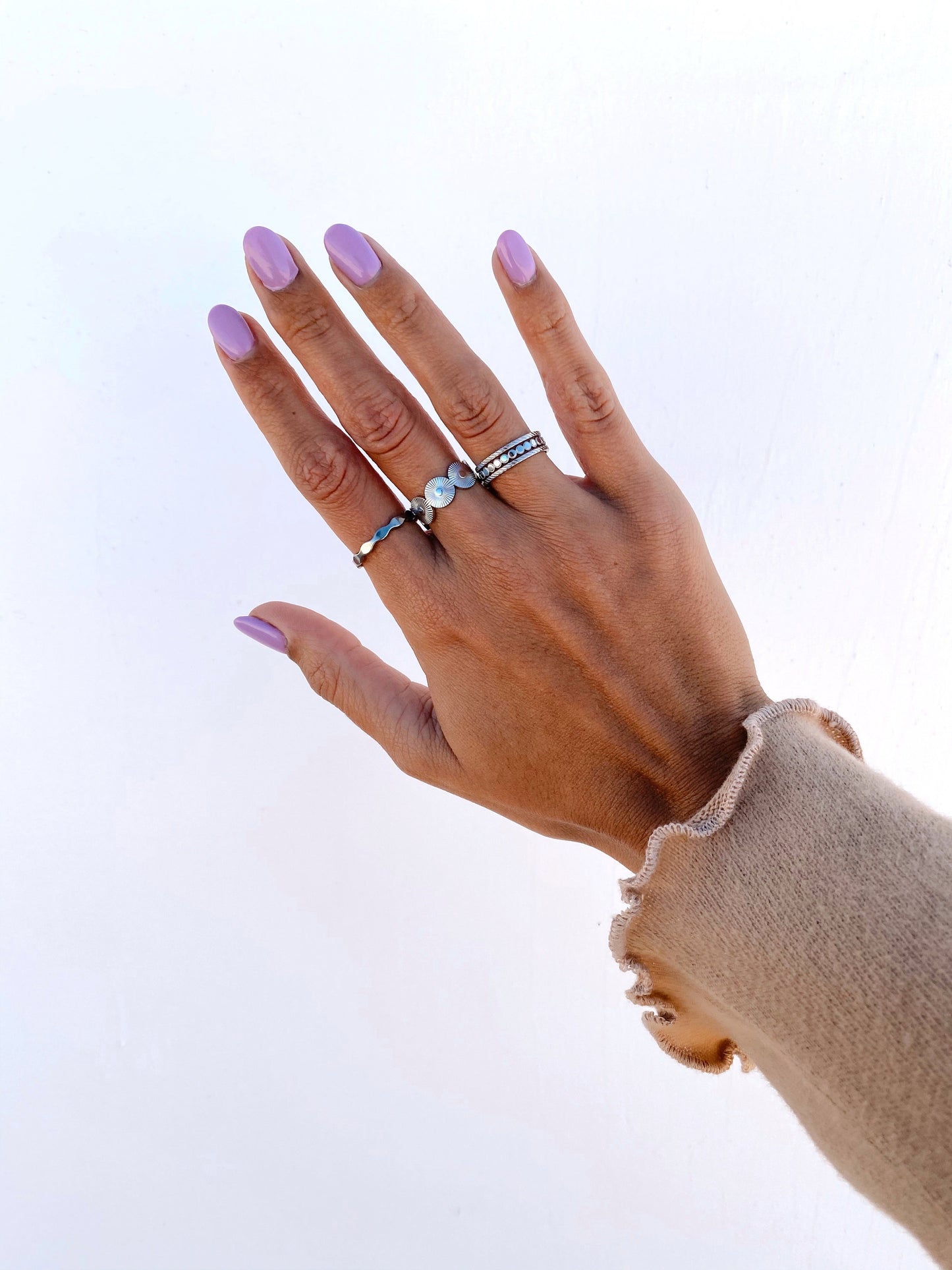 ANEL CURVAS PRATEADO EM AÇO INOXIDÁVEL AJUSTÁVEL