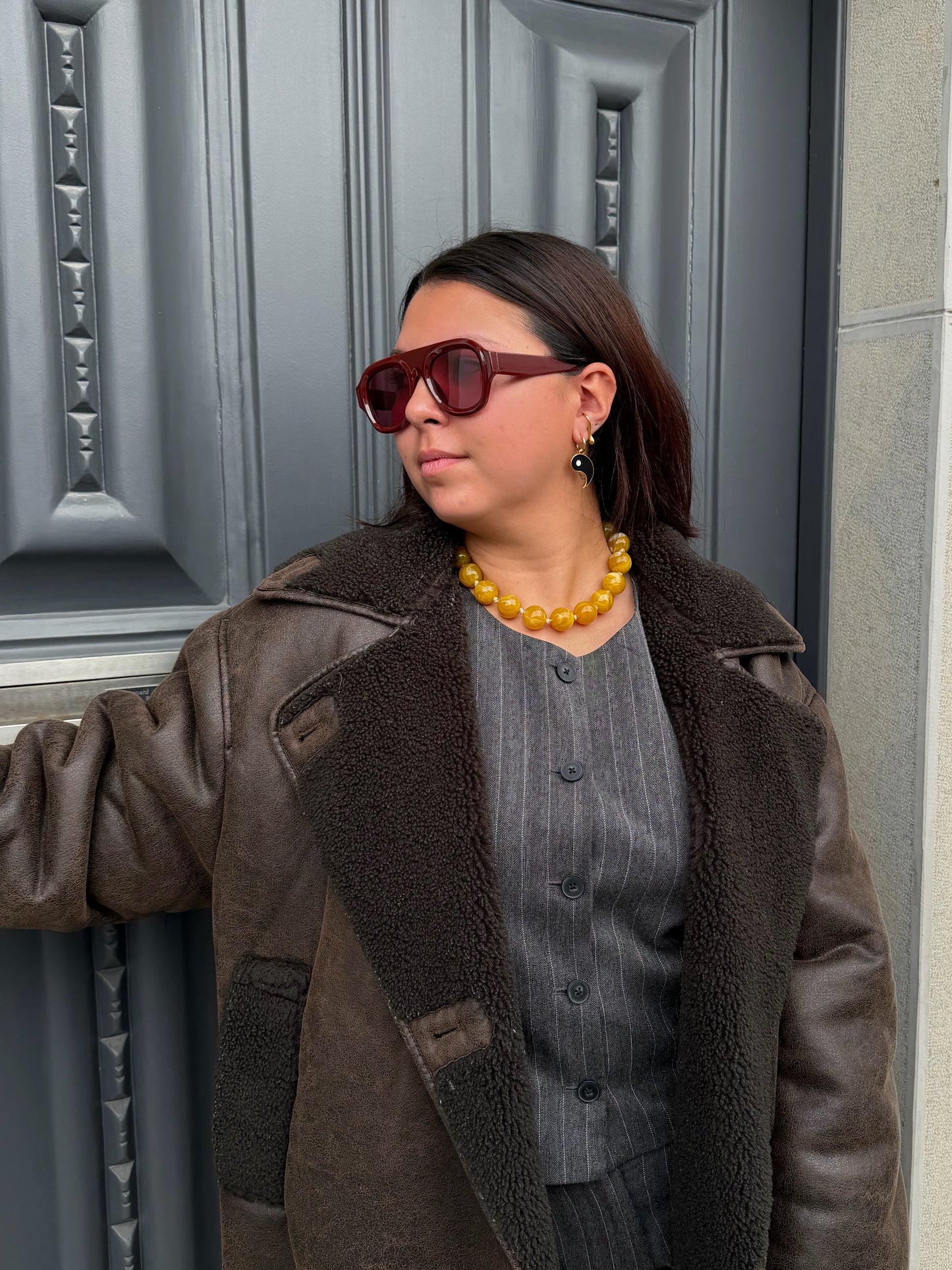 COLAR BOLD COM BOLAS EM RESINA