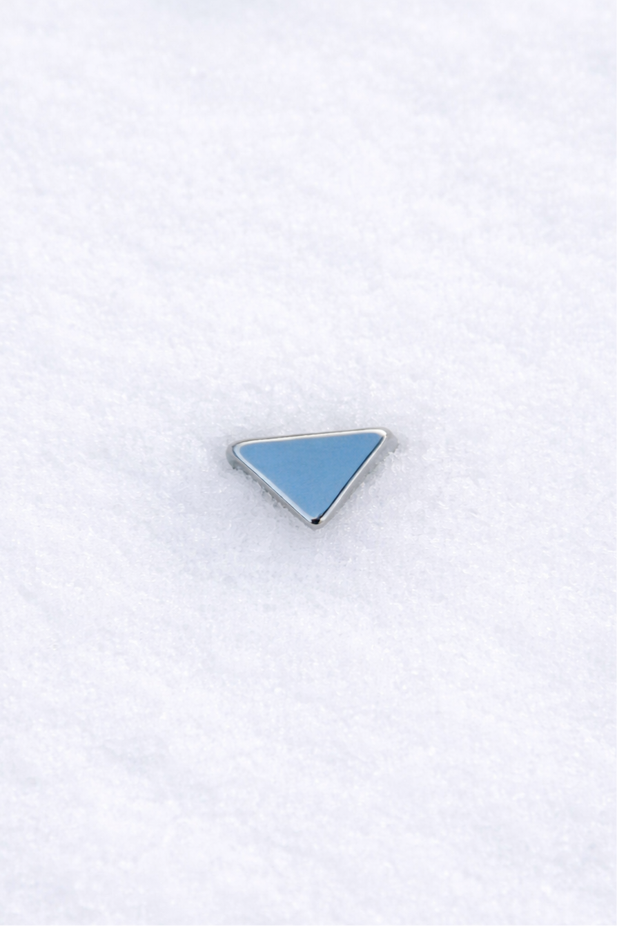 ANILLO GEOMÉTRICO CON TRIÁNGULO EN ACERO INOXIDABLE