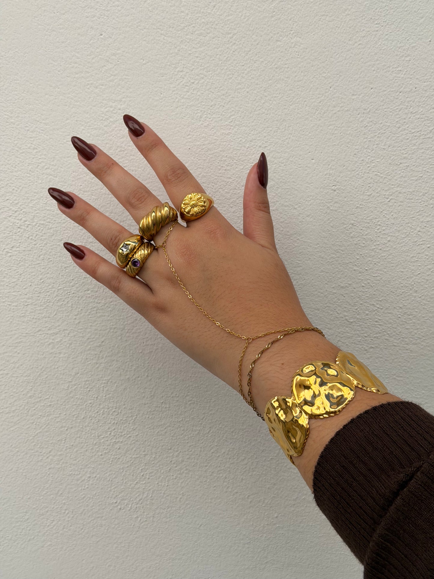 ANEL ROYAL DOURADO COM PEDRA LILÁS EM AÇO INOXIDÁVEL