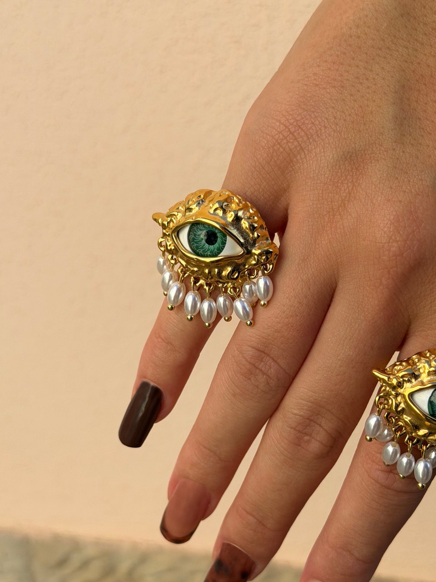 ANEL AJUSTÁVEL DOURADO OLHO SURREALISTA EM AÇO INOXIDÁVEL