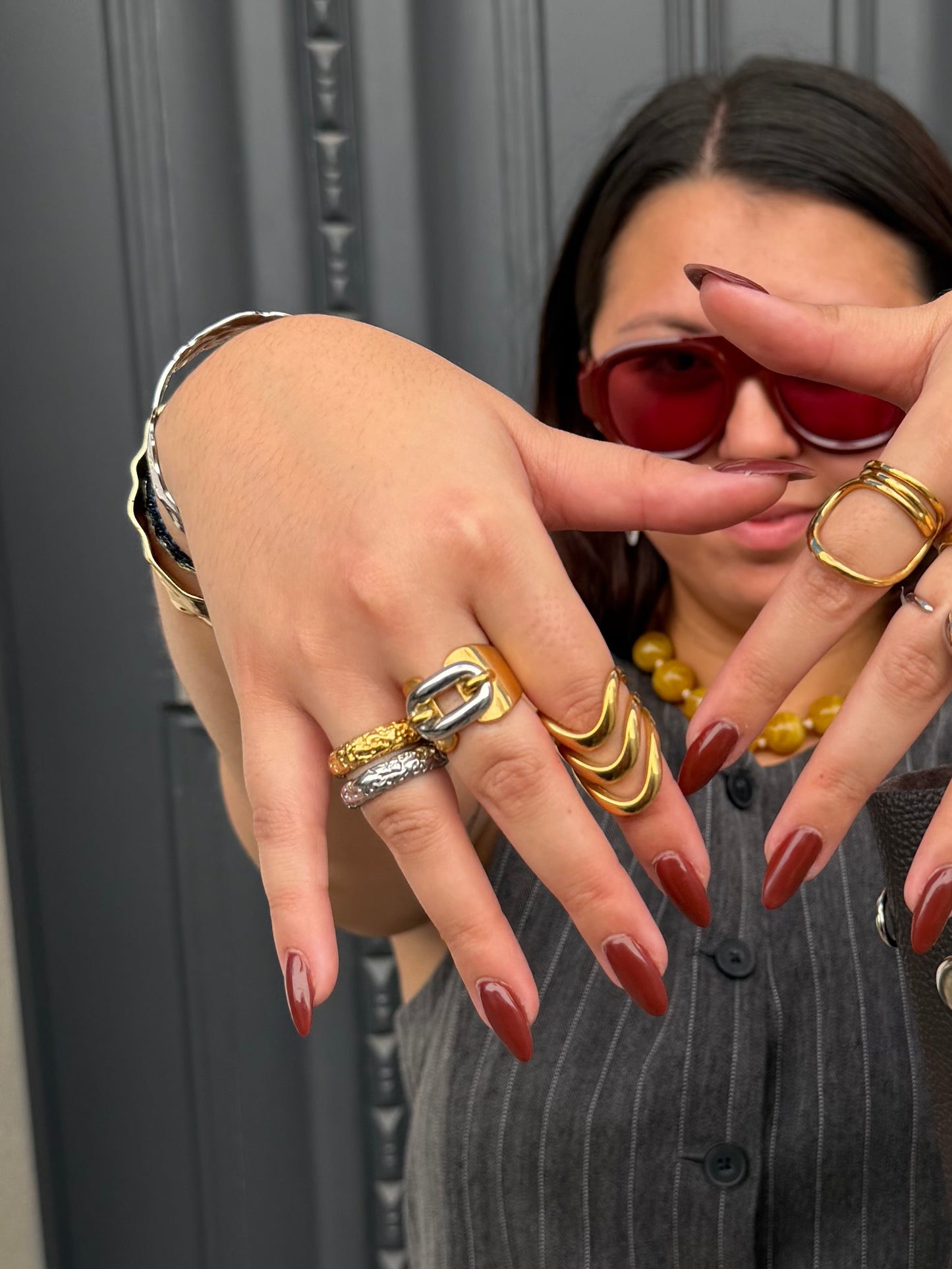 ANEL ELO ESCULTURAL BICOLOR EM AÇO INOXIDÁVEL