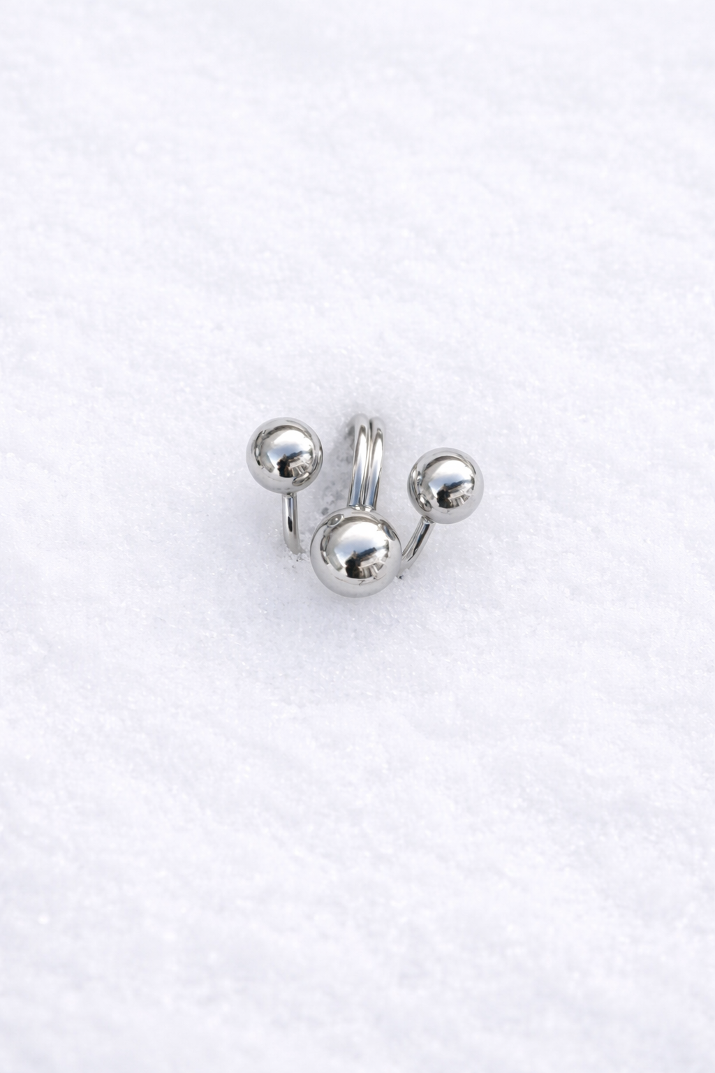 OPEN CHUNKY RING WITH STAINLESS STEEL BEADS
