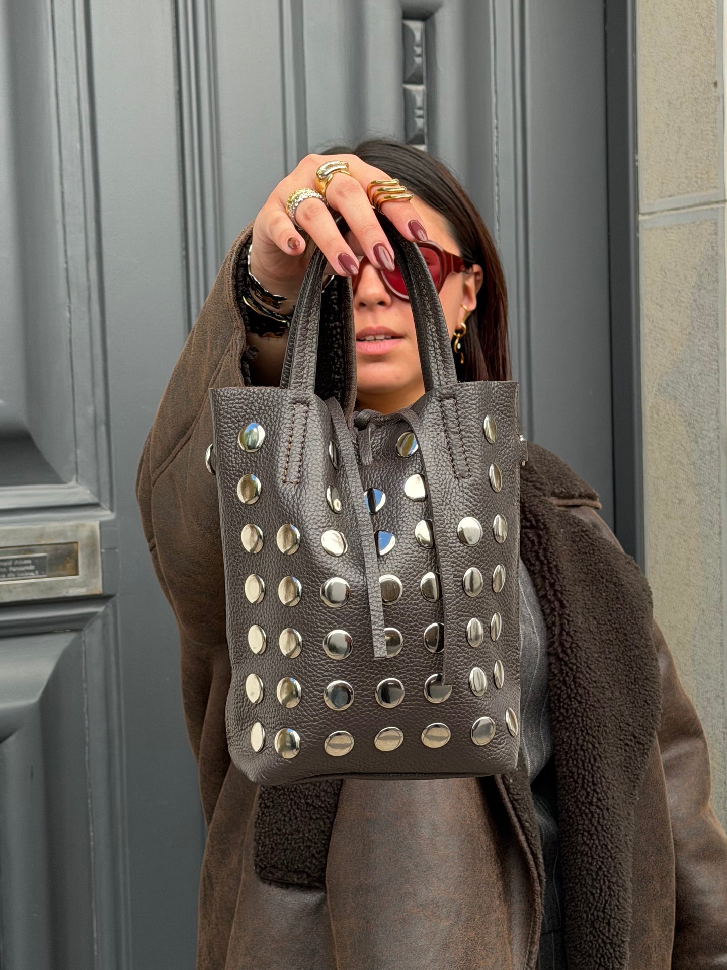 Mala de pele com tachas de mão/tiracolo/ombro