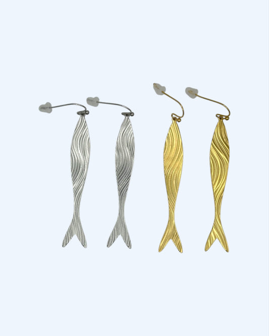 BRINCOS LONGOS EM AÇO COM PEIXE DOURADO OU PRATEADO