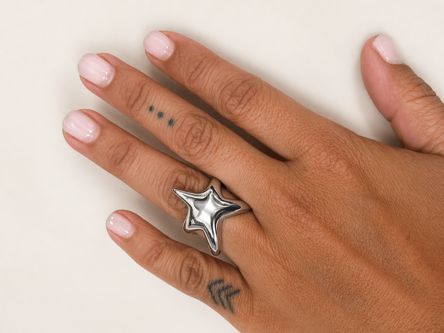 ANILLO ESTRELLA GRUESO DE ACERO INOXIDABLE