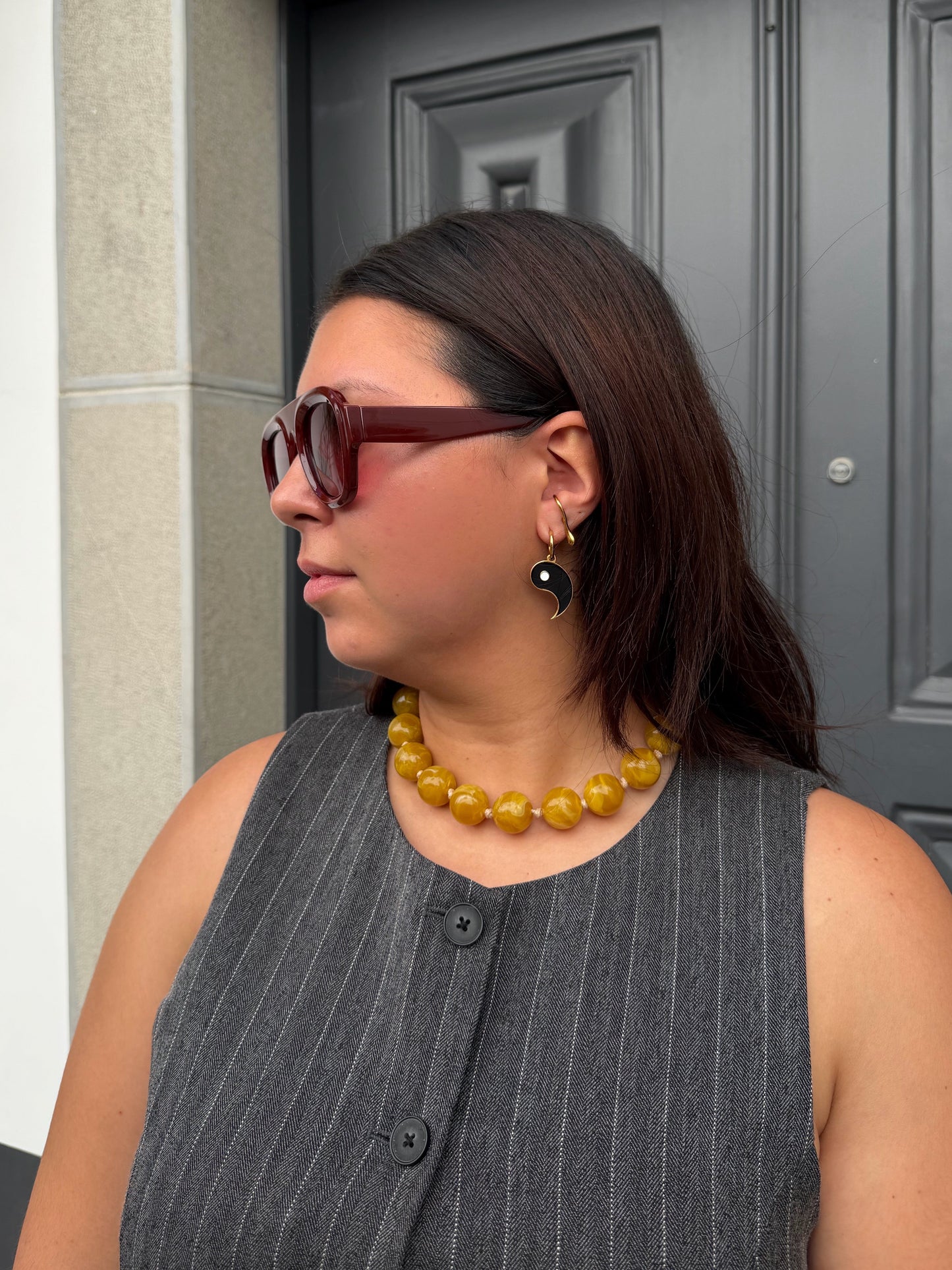 COLAR BOLD COM BOLAS EM RESINA