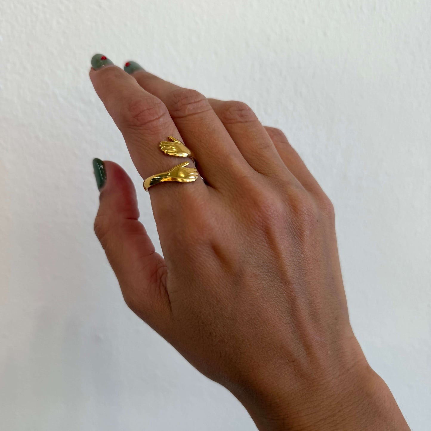 ANILLO MANOS ABRAZÁNDOSE AJUSTABLE DE ACERO INOXIDABLE