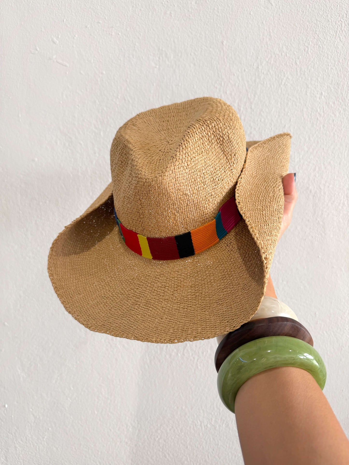 SOMBRERO VAQUERO DE PAJA DE PAPEL CON CINTA DE COLORES