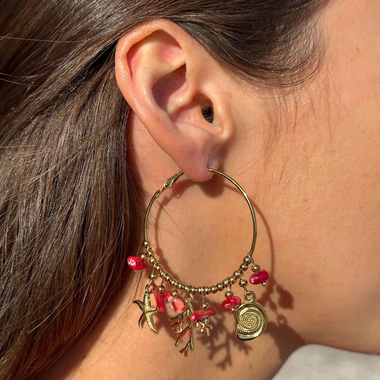 GOLD HOOP EARRINGS IN STEEL WITH CORAL DETAILS AND PENDANTS