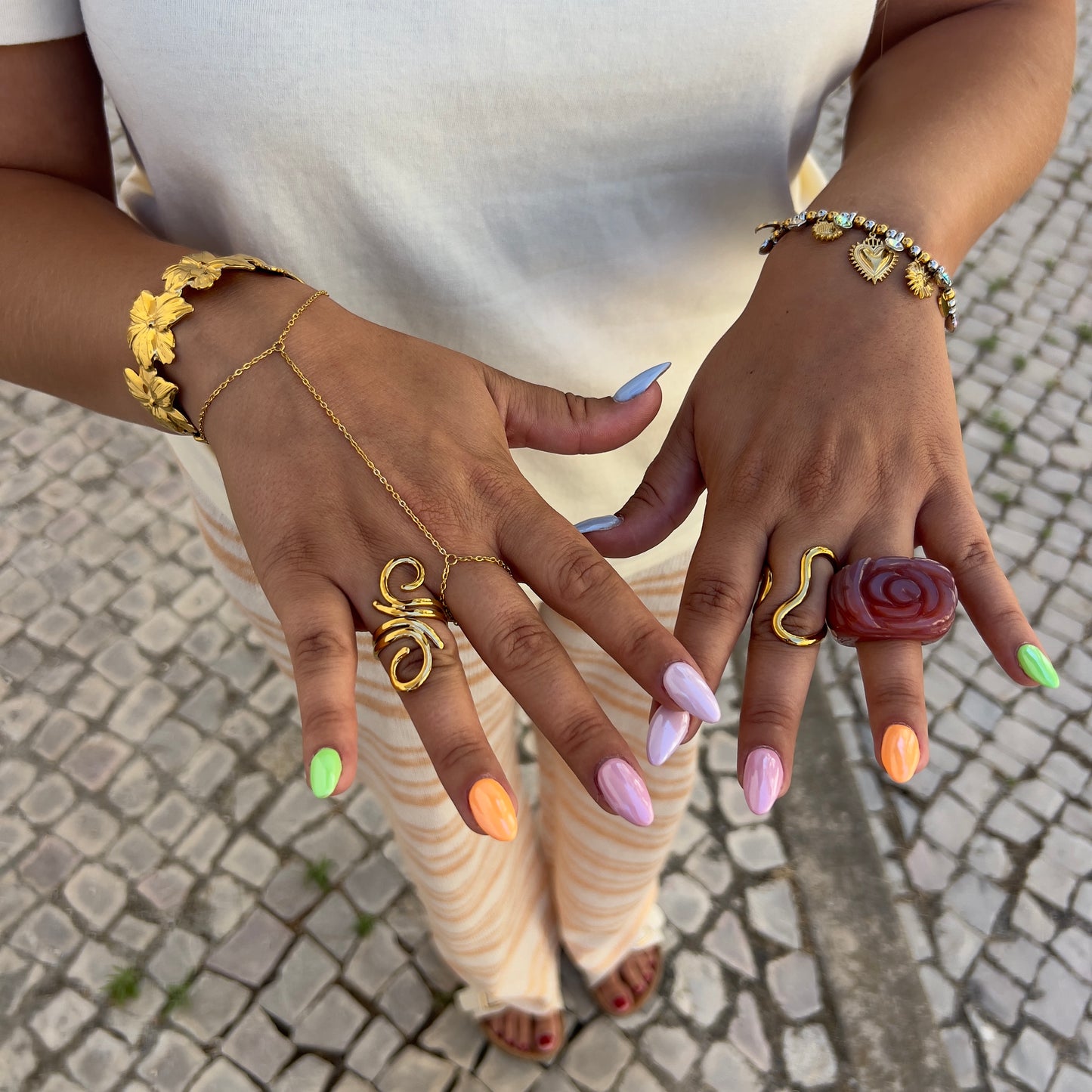 STAINLESS STEEL HAND CHAIN BRACELET