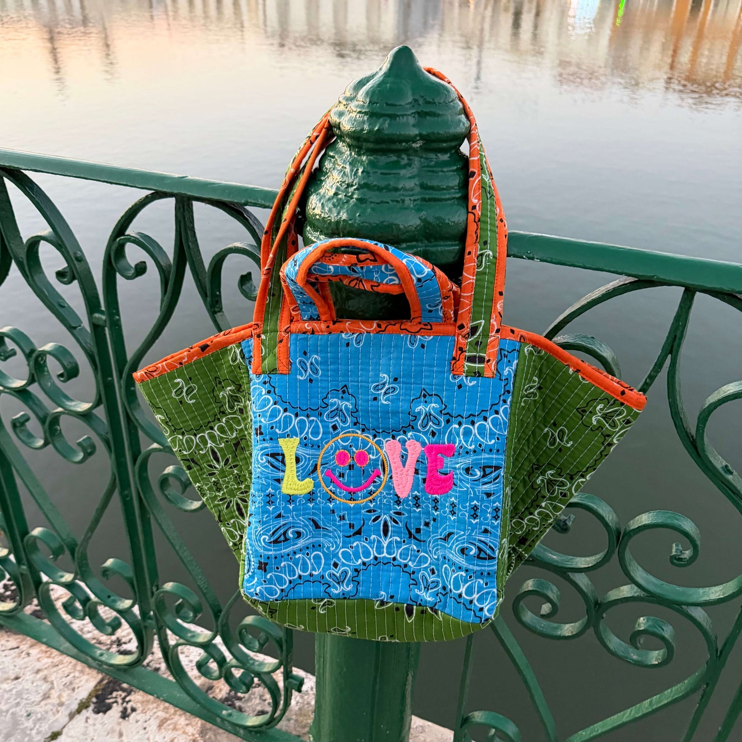 BOLSO BANDANA MIX COLORES SHOPPER "LOVE"