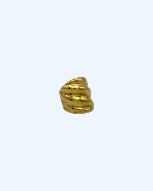 ANEL DOURADO EM AÇO COM TEXTURA ONDULADA