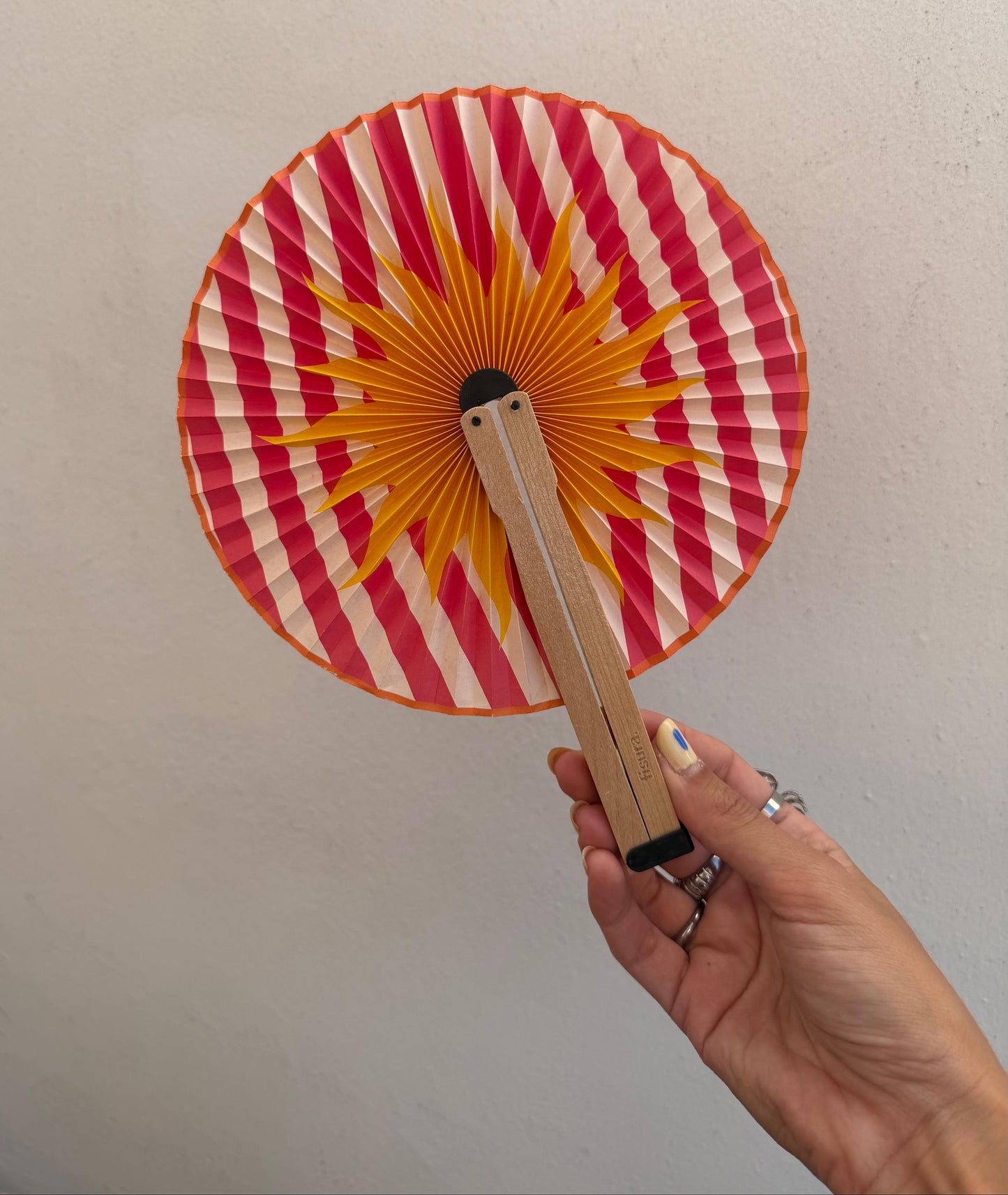 RED GLITTER FAN "I'M HOT" crack