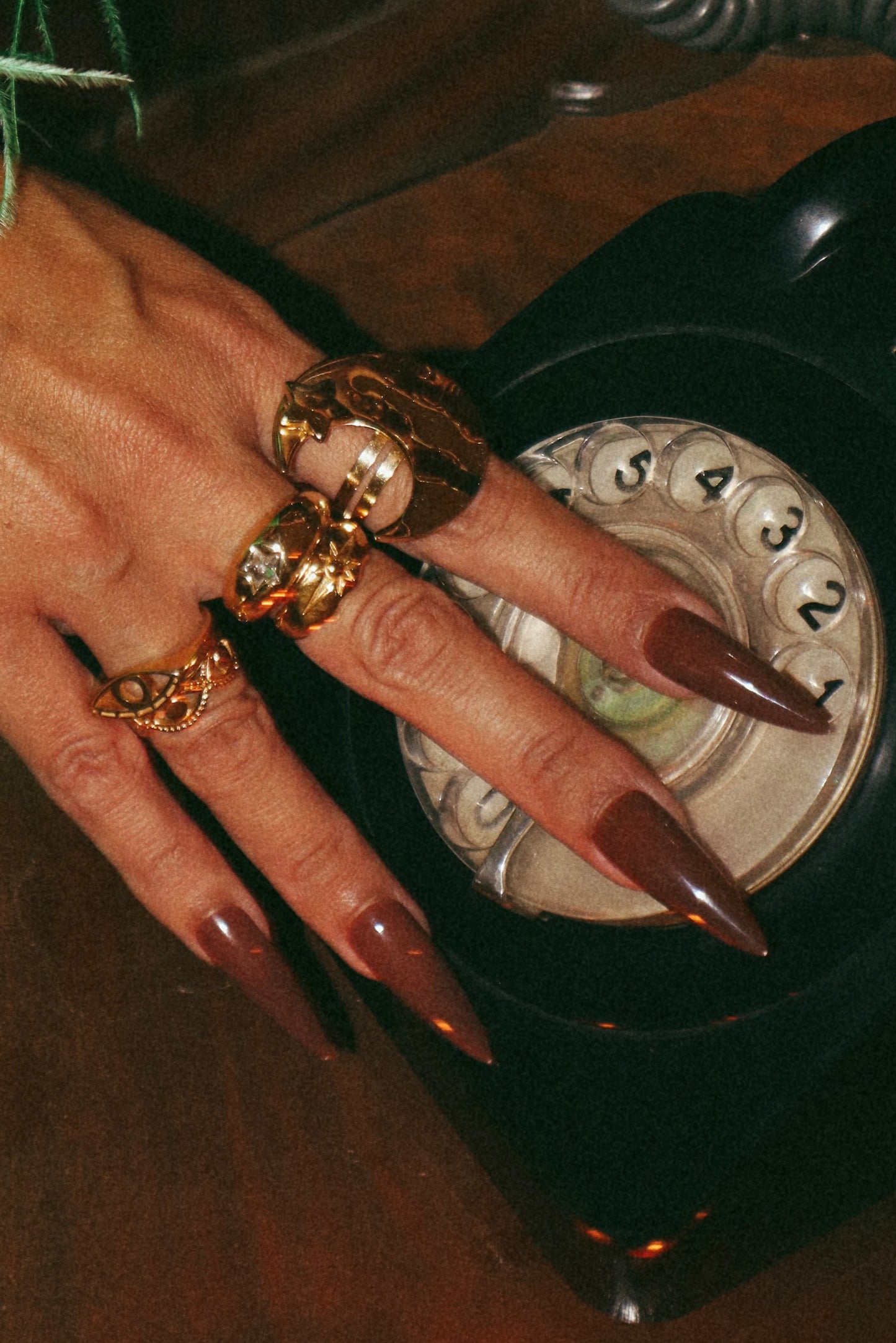 ANEL OLHO DOURADO EM AÇO INOXIDÁVEL