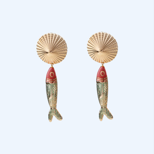 Brincos dourados com peixes de cor vermelho e verde, de inspiração tropical em aço inoxidável.
Estes brincos são de estilo vintage e color pop, ideias para destacar e para ocasiões especiais como cerimónias, sunsets, festas e festivais.