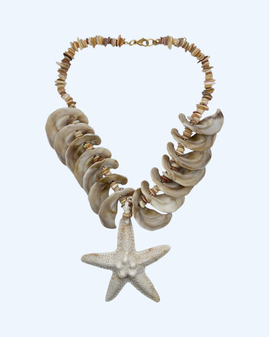 COLAR BOLD COM ESTRELA DO MAR E TEXTURAS NATURAIS
