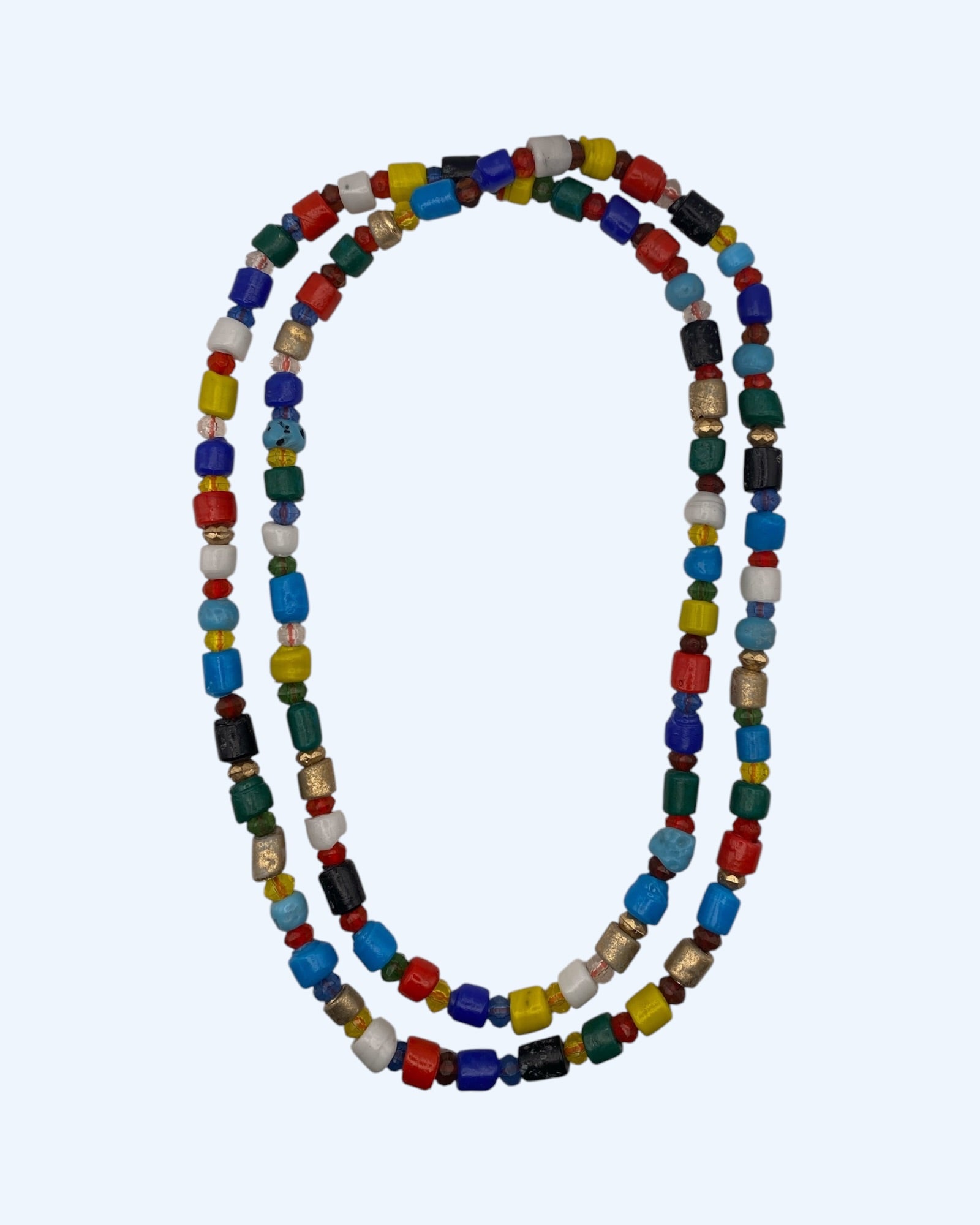 Colar comprido colorido artesanal com missangas de cerâmica e resina em tons vibrantes. Colar de verão em formato a dar duas voltas ao pescoço.