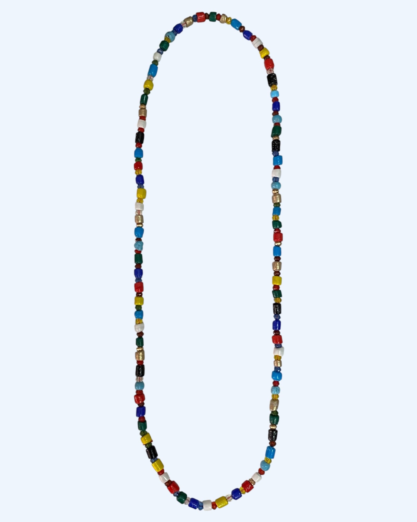 Colar comprido colorido artesanal com missangas de cerâmica e resina em tons vibrantes. Colar de verão em formato de comprimento.