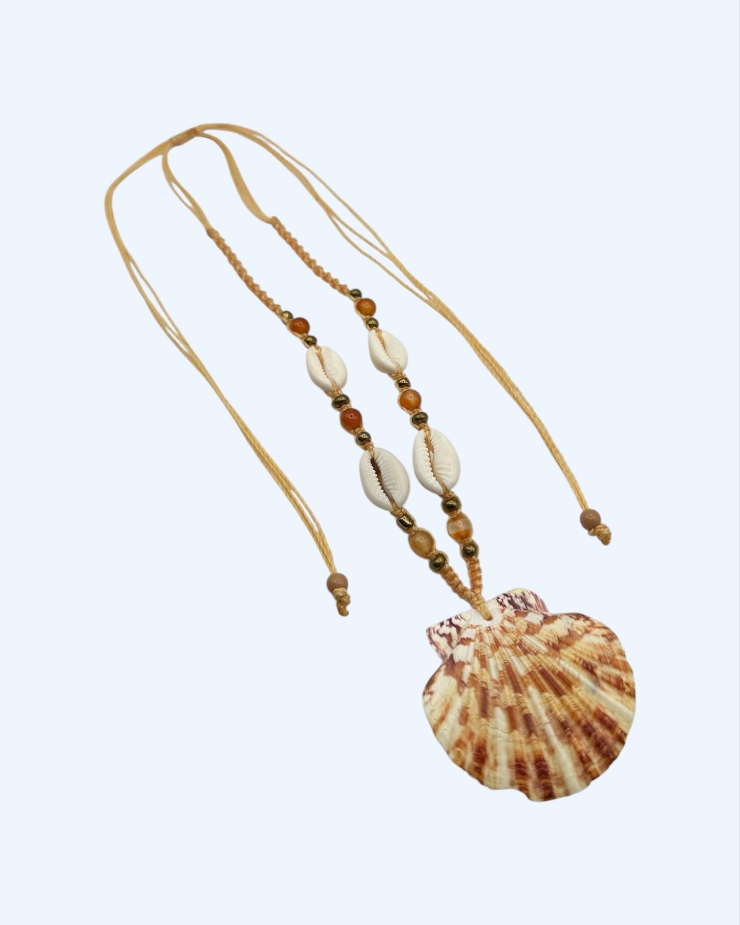 NECKLACE WITH NATURAL COWRY SHELLS