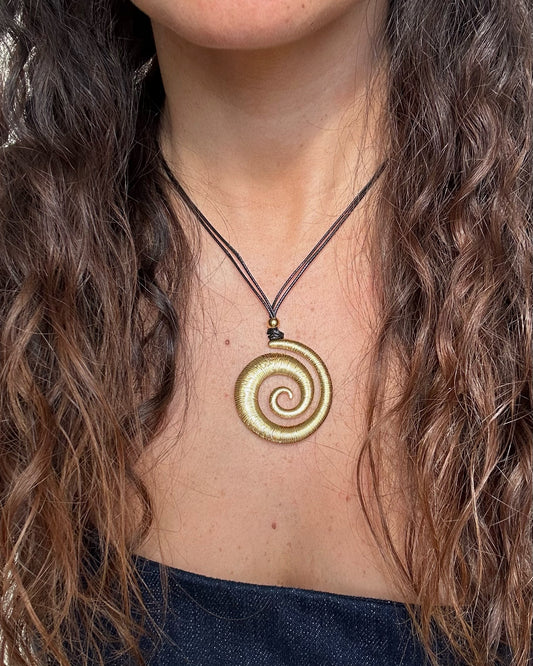 COLAR CORDÃO COM ESPIRAL em aço inoxidável
