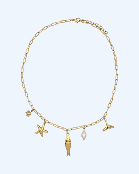 COLAR SARDINHA E MIX DE PENDENTES EM AÇO DOURADO