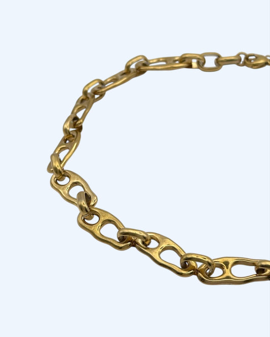 COLAR DOURADO COM FORMAS ORGÂNICAS em aço inoxidável