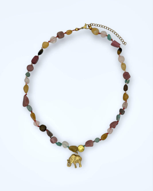 COLAR TROPICAL COM PEDRAS E ELEFANTE DOURADO
