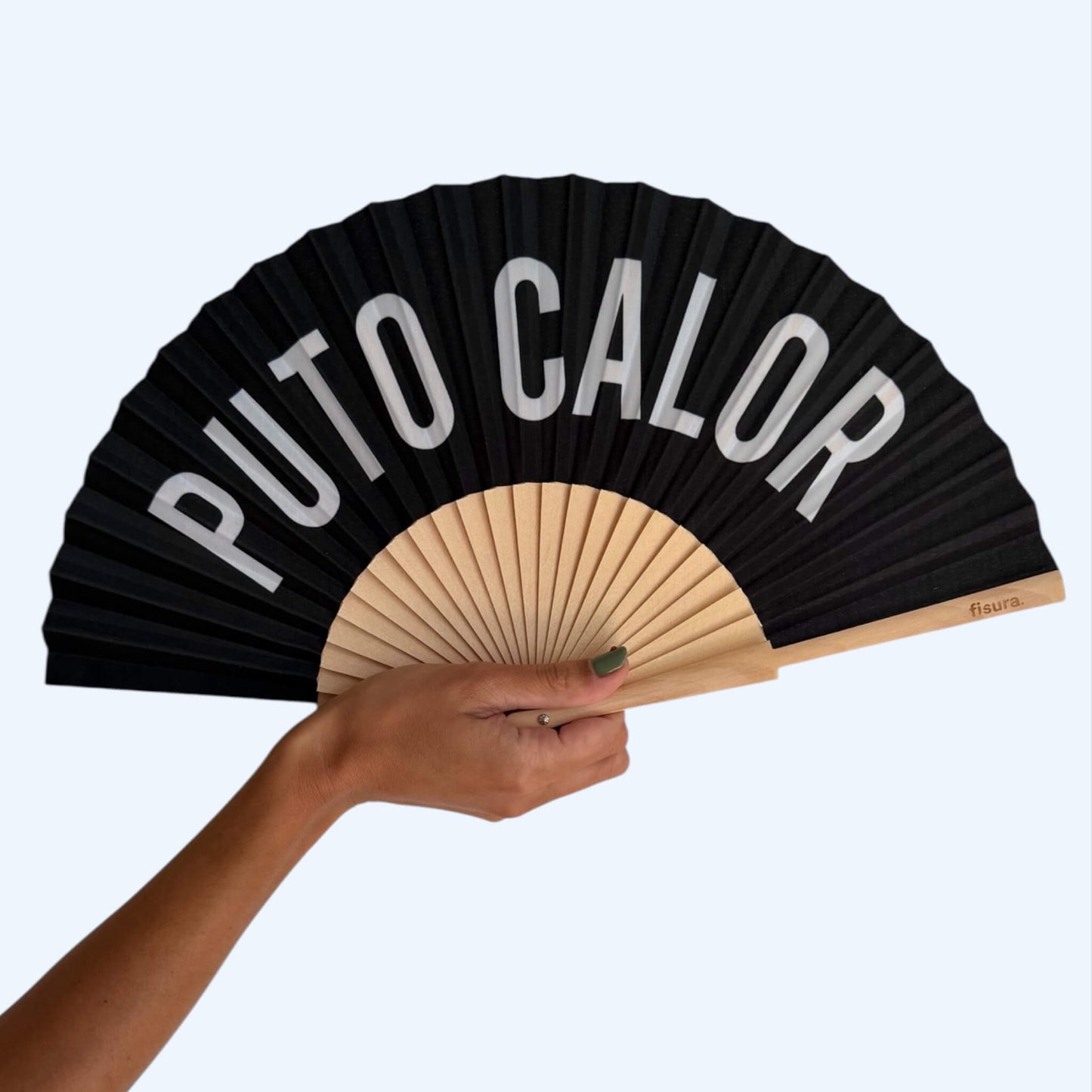Vista a ser usado na mão do Leque Preto fisura com frase "PUTO CALOR".