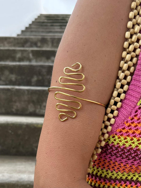 PULSEIRA DE ANTEBRAÇO DOURADA COM DESIGN SERPENTINA